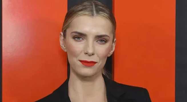 Betty Gilpin to star in Showtime drama ‘Three Women’