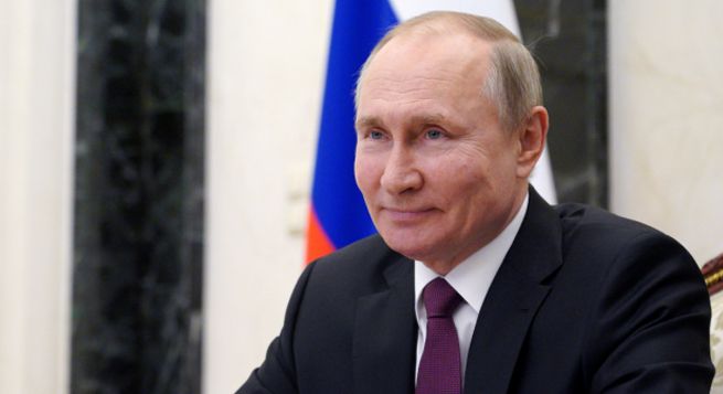 Russia brings in law to regulate foreign tech cos.