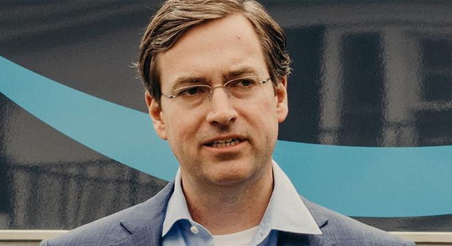 Amazon consumer biz CEO Dave Clark resigns