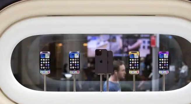 Apple drops plans to increase iPhone production