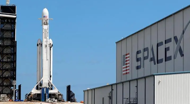 SpaceX receives approval to launch satellite